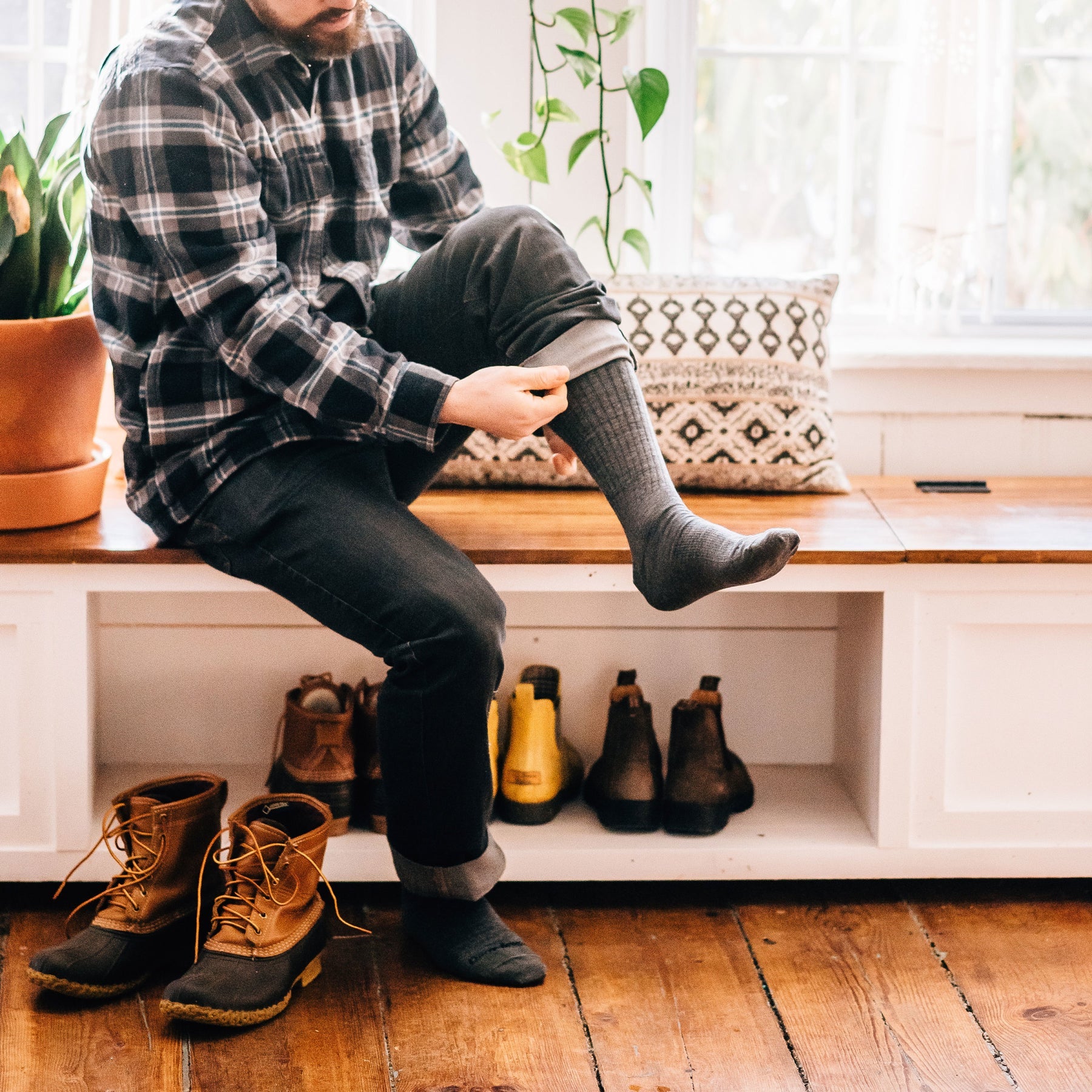 The Standard Mid-Calf Lightweight Lifestyle Socks product image