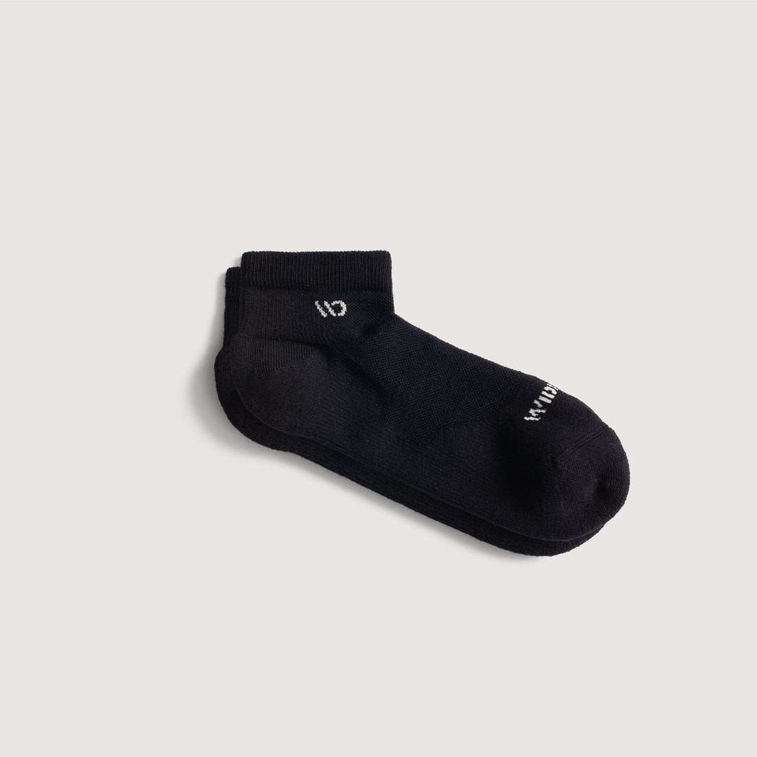 Solid Cushioned No Show Socks product image