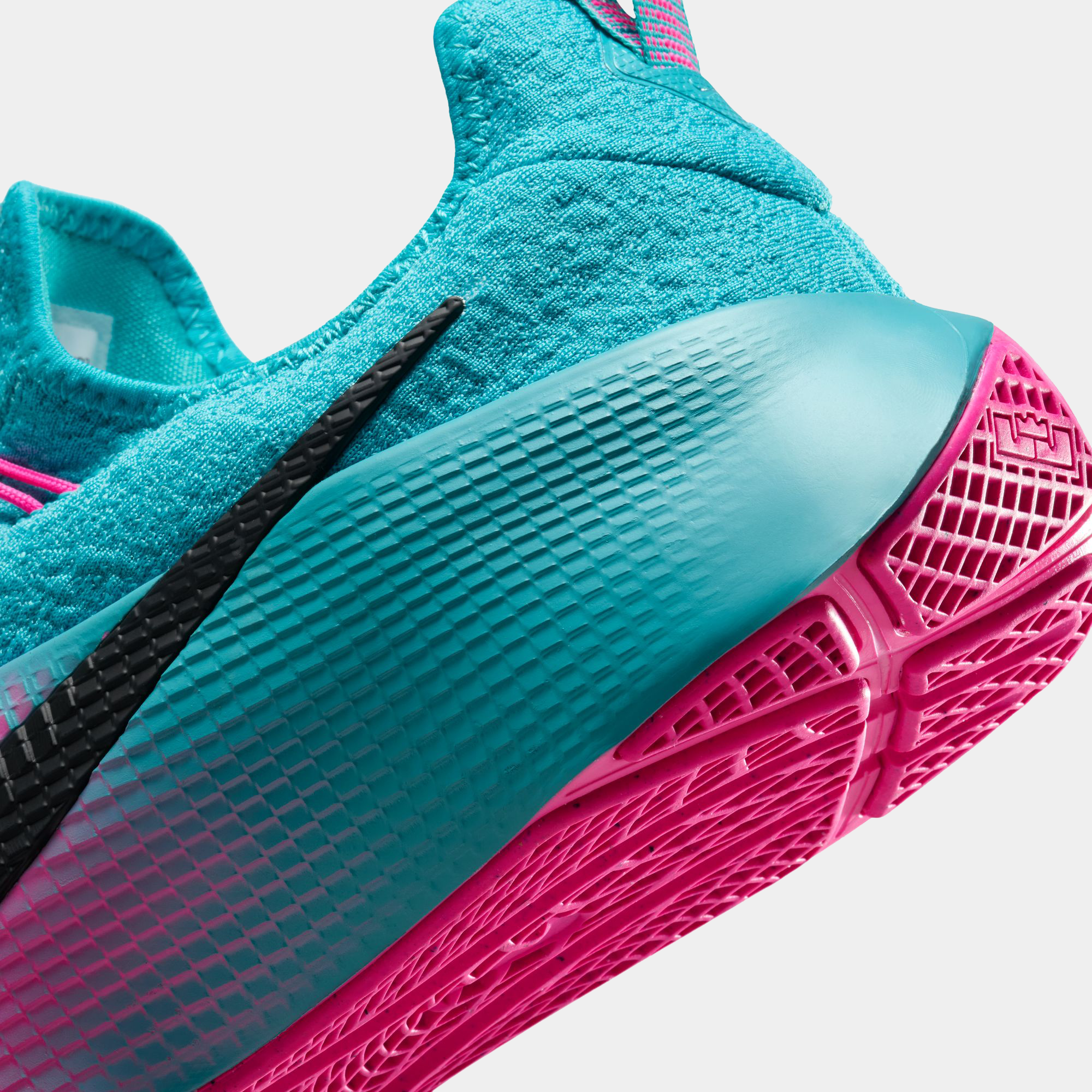 LeBron TR 1 product image