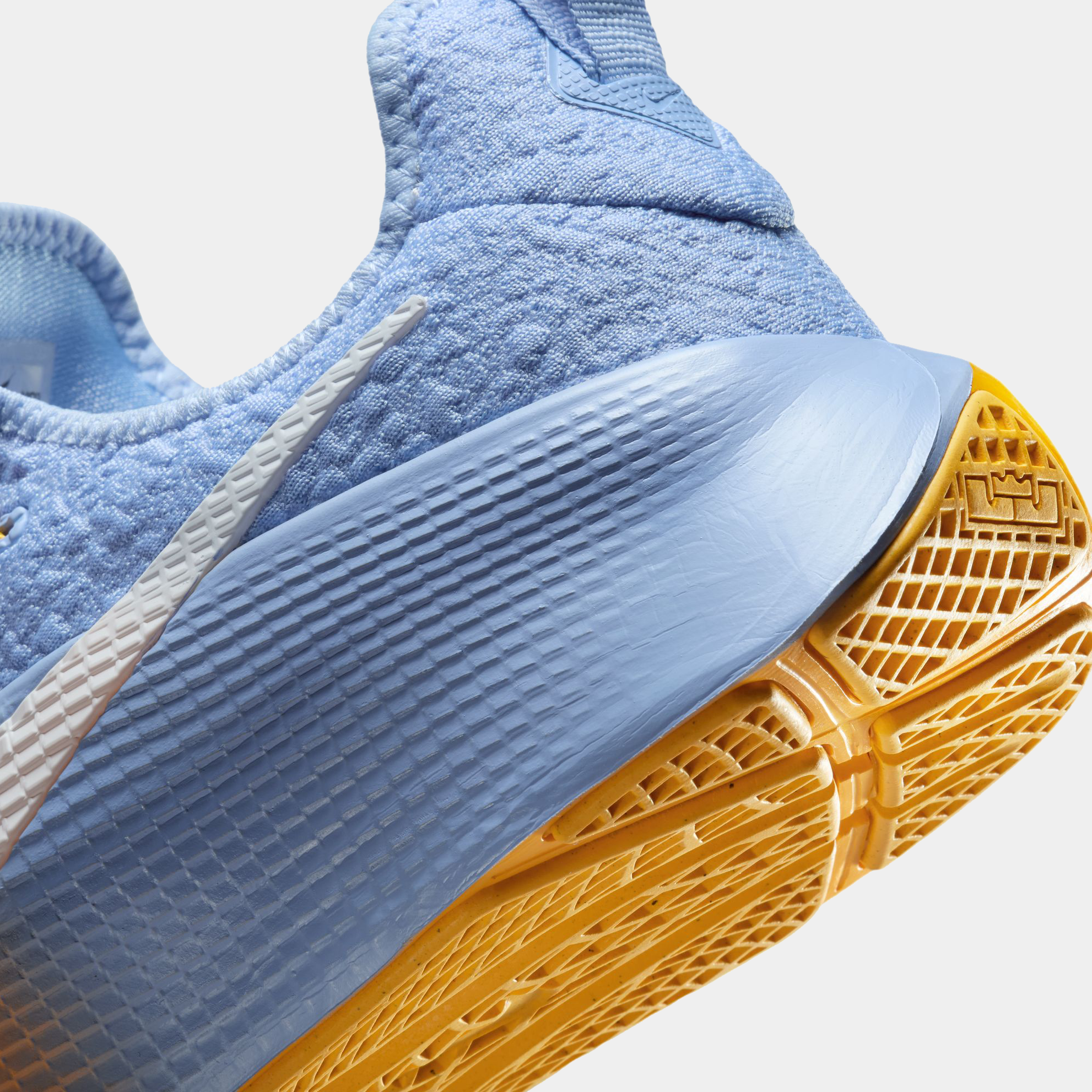 LeBron TR 1 product image