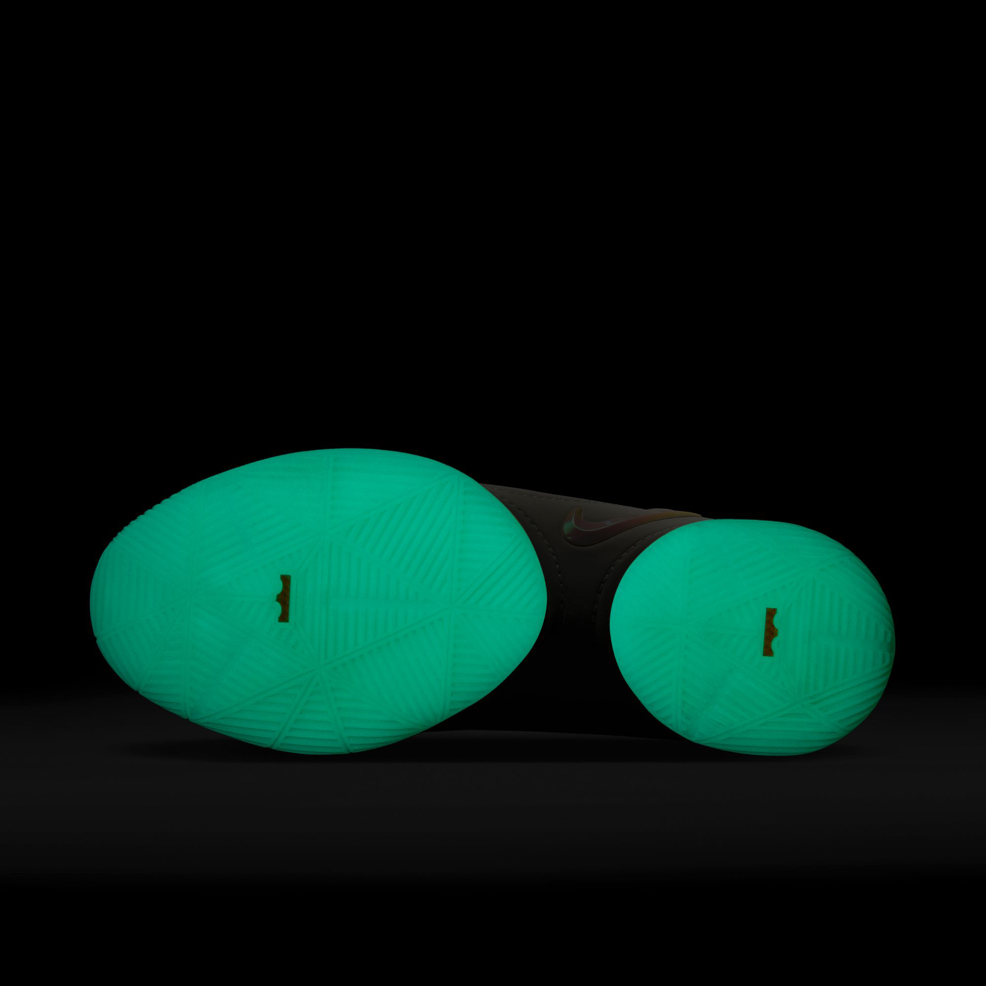 LeBron XXII product image