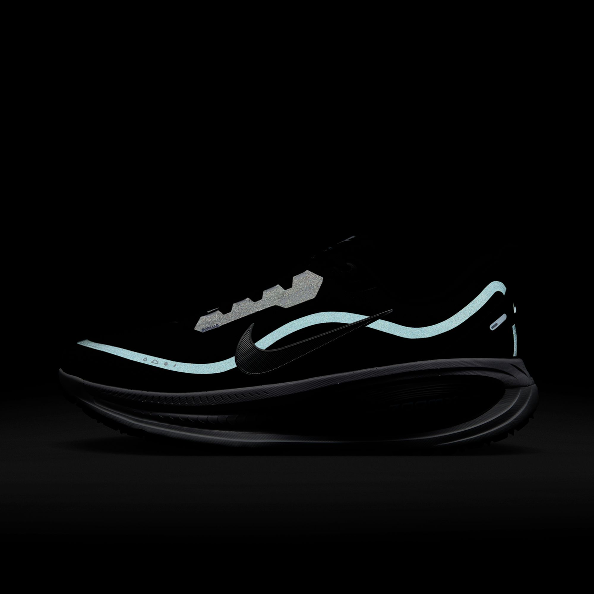 02yvm　黒　38サイズ Nike Air Zoom Vomero 18 Running Shoes - Large Sizes | Big Shoes