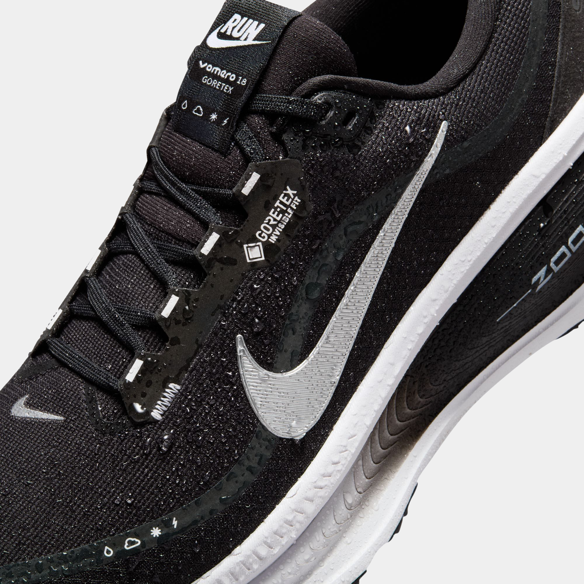 02yvm　黒　38サイズ Nike Vomero Plus - Women's | Champs Sports