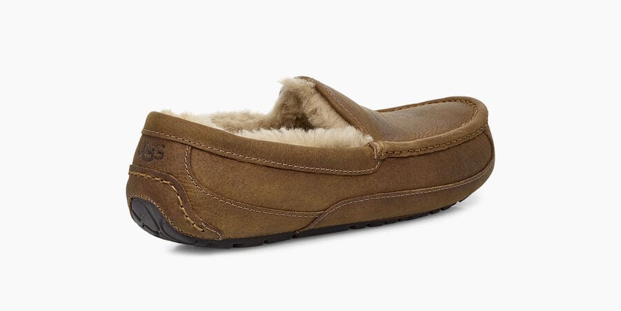 UGG Australia - Ascot - Moccasin Slipper - Brown - Men\'s - 9 - S/N 1103889 UGG Men main image 4