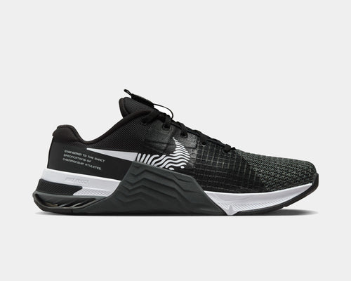 Nike Metcon 8 training shoes in black and white featuring textured mesh upper and durable side support, side profile view.