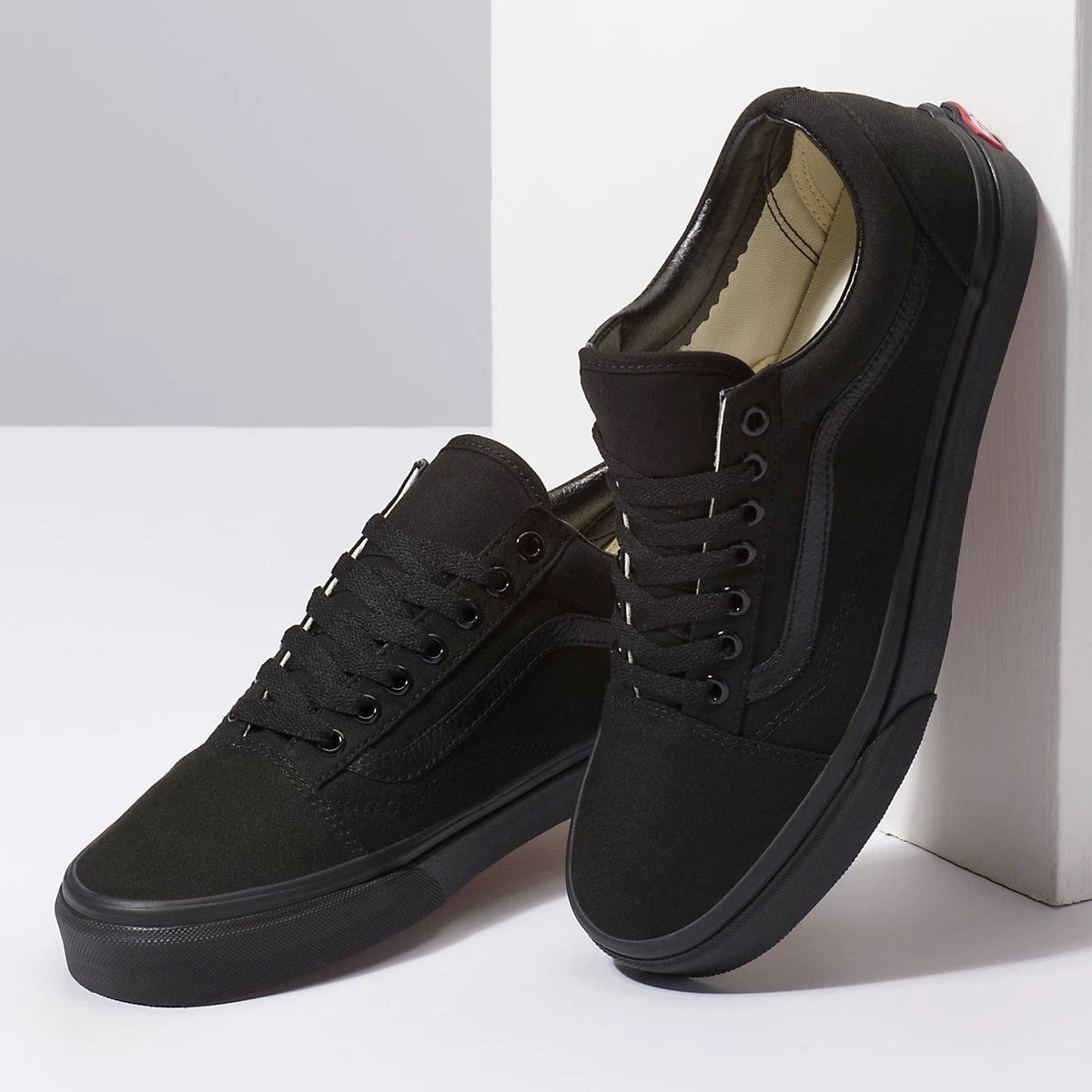 MENS VANS OLD SKOOL SUEDE BLACK SIZE 10.5 IN ORIGINAL BOX VANS Old Skool Shoes Sneakers Unisex Size Mens 10.5, Womens  main image 2